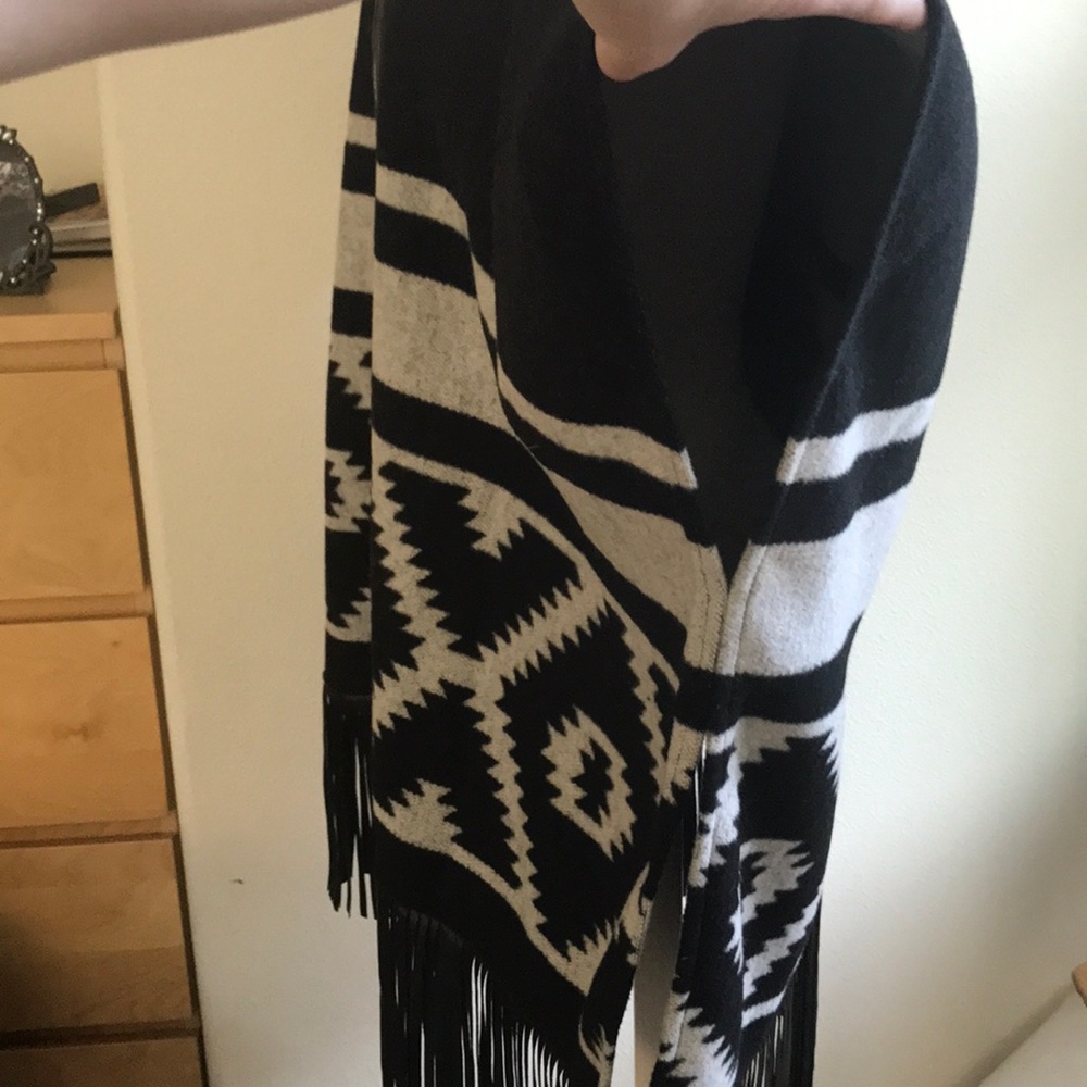 BCBGeneration Tribal Print Fringe Cape - Picture 3 of 8